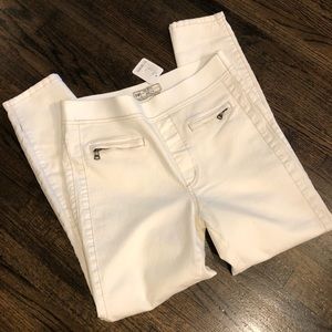 Cutest pair of cropped Free People jeans